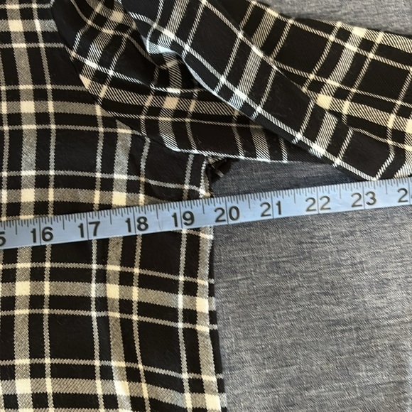 NWOT Banana Republic Women’s Size M Lightweight Flannel Button Down Shirt - Picture 3 of 5